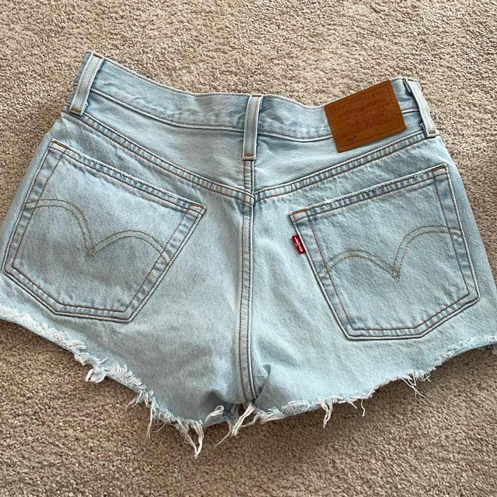 Levi’s Light Wash short 501
